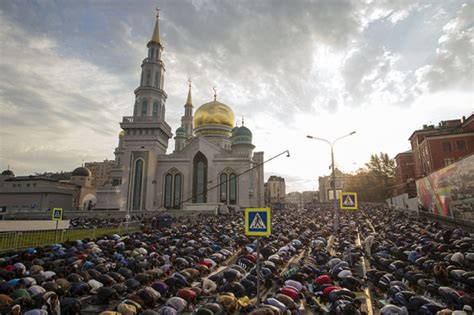 Вечерняя молитва в Москве