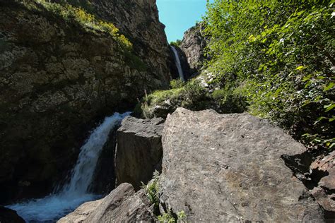 Горные ущелья и водопады