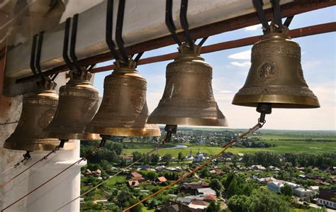 Звон колоколов в православной церкви