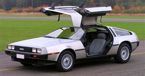 История DeLorean DMC-12