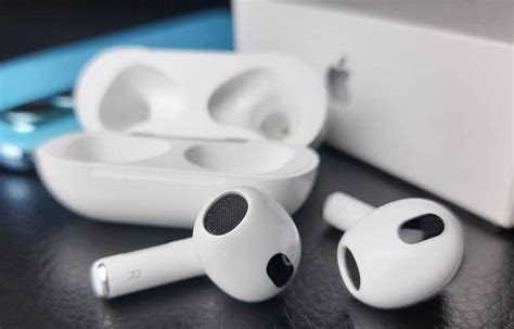 Как связать два наушника AirPods между собой: подробная инструкция