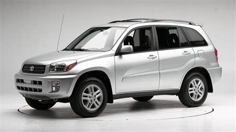 Недостатки Toyota RAV4 2003