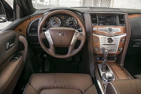 Особенности салона QX80