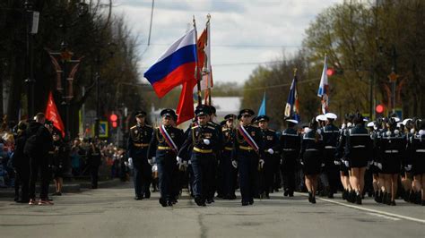 Парады, митинги и военные салюты