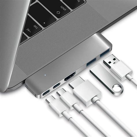 Подключение кабеля USB-C к MacBook Air M2