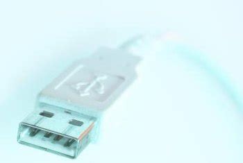 Шаг 3: Подключите кабель USB